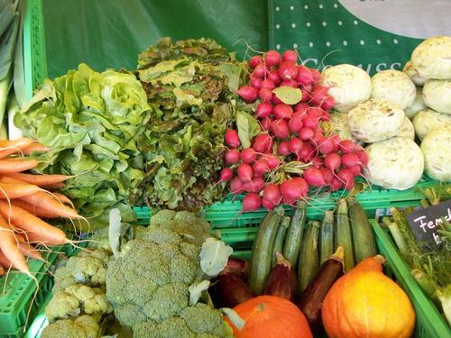 Frisches Gem&uuml;se auf dem Wochenmarkt