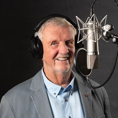 Bild vergr&ouml;&szlig;ern: Heinrich Evers am Mikrofon